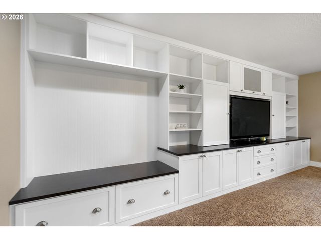 9250 Sw SAGERT St, Tualatin, OR 97062