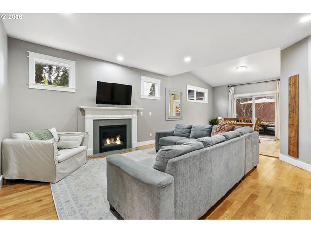 9250 Sw SAGERT St, Tualatin, OR 97062