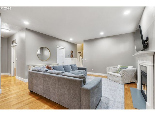 9250 Sw SAGERT St, Tualatin, OR 97062