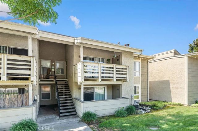 1130 E Alosta B102, Azusa, CA 91702