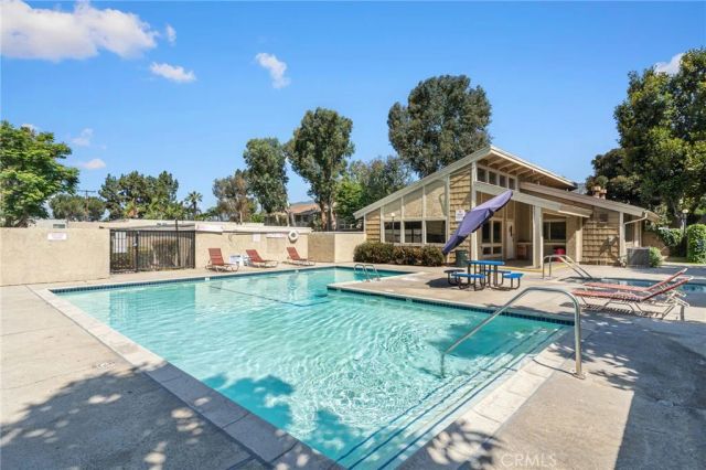 1130 E Alosta B102, Azusa, CA 91702
