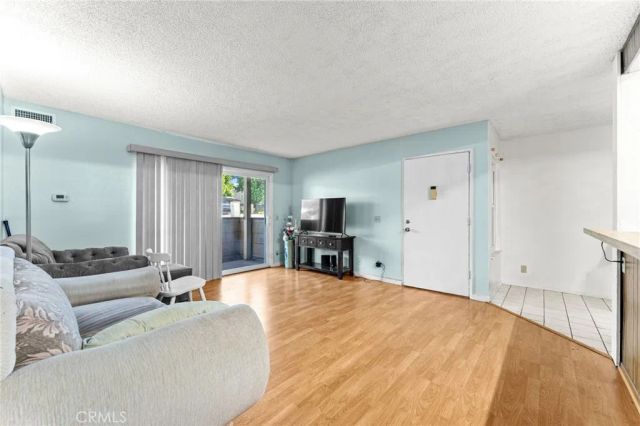 1130 E Alosta B102, Azusa, CA 91702
