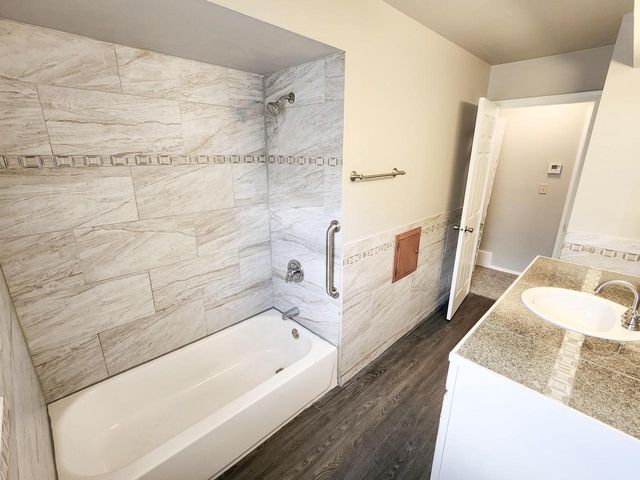 5925 N 75th STREET, Milwaukee, WI 53218