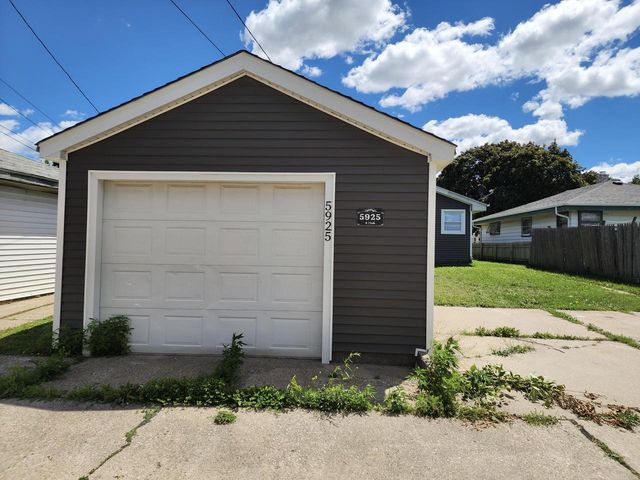 5925 N 75th STREET, Milwaukee, WI 53218