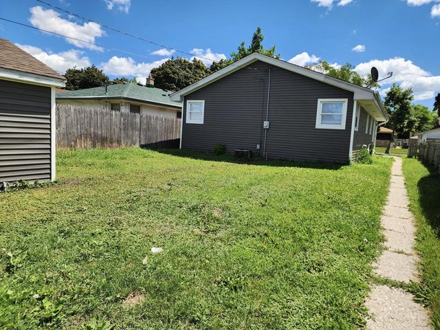 5925 N 75th STREET, Milwaukee, WI 53218