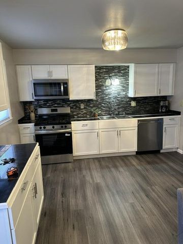 5925 N 75th STREET, Milwaukee, WI 53218