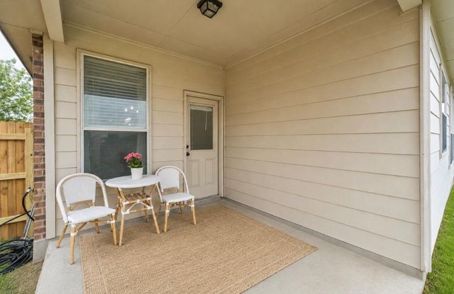 176 Willow Leaf LN, Buda, TX 78610