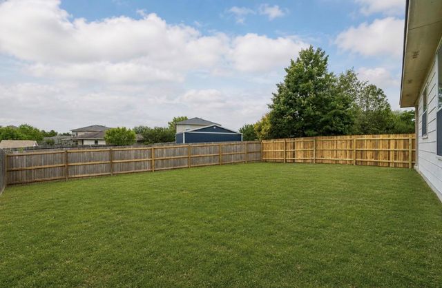 176 Willow Leaf LN, Buda, TX 78610