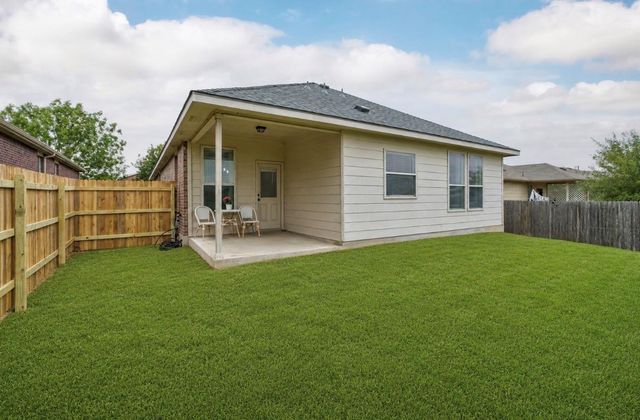 176 Willow Leaf LN, Buda, TX 78610