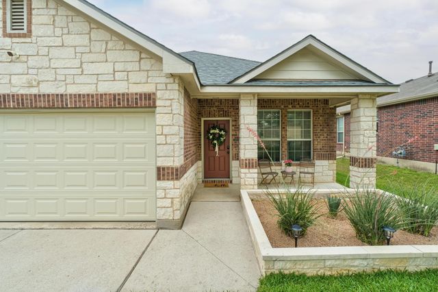 176 Willow Leaf LN, Buda, TX 78610