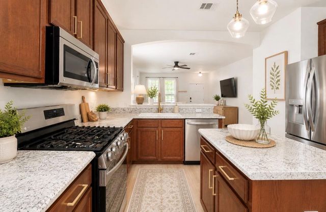 176 Willow Leaf LN, Buda, TX 78610