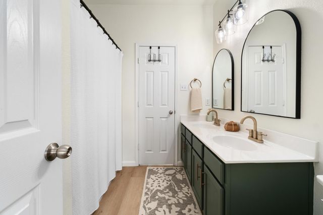 176 Willow Leaf LN, Buda, TX 78610