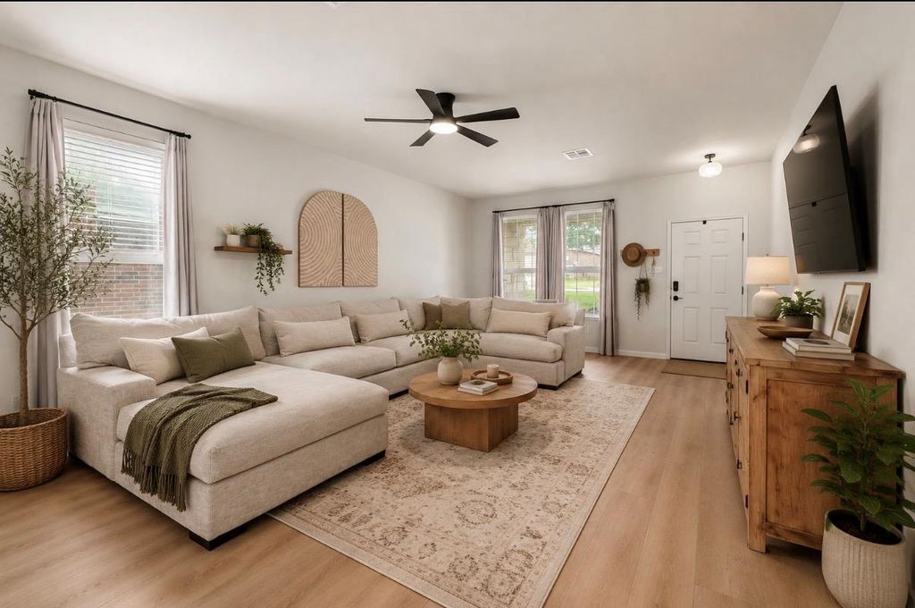 176 Willow Leaf LN, Buda, TX 78610