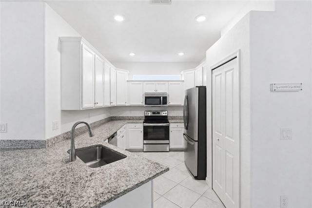 1648 Alameda DR, Naples, FL 34120