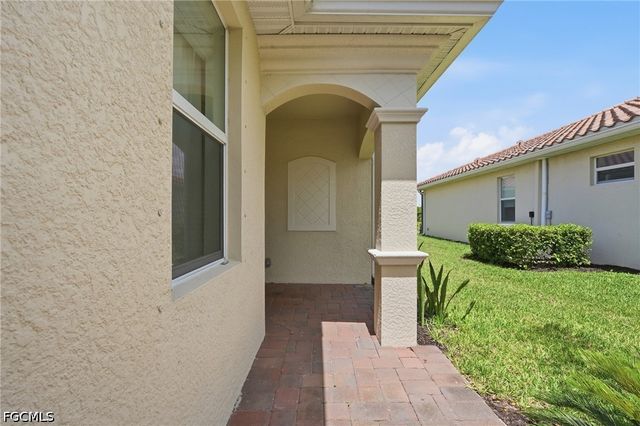 1648 Alameda DR, Naples, FL 34120