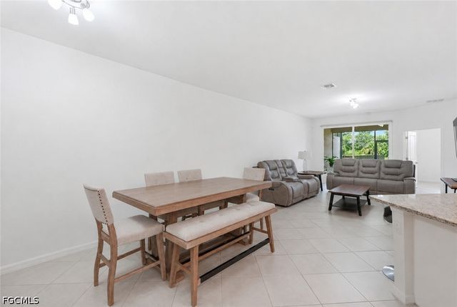 1648 Alameda DR, Naples, FL 34120