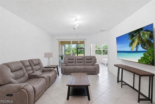 1648 Alameda DR, Naples, FL 34120