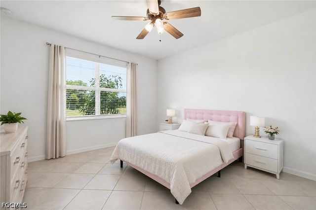1648 Alameda DR, Naples, FL 34120