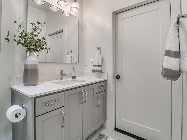 1417 Regency Bridge Circle, Edmond, OK 73034