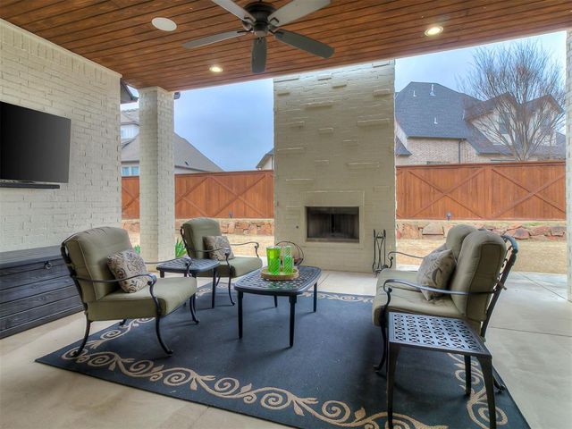 1417 Regency Bridge Circle, Edmond, OK 73034