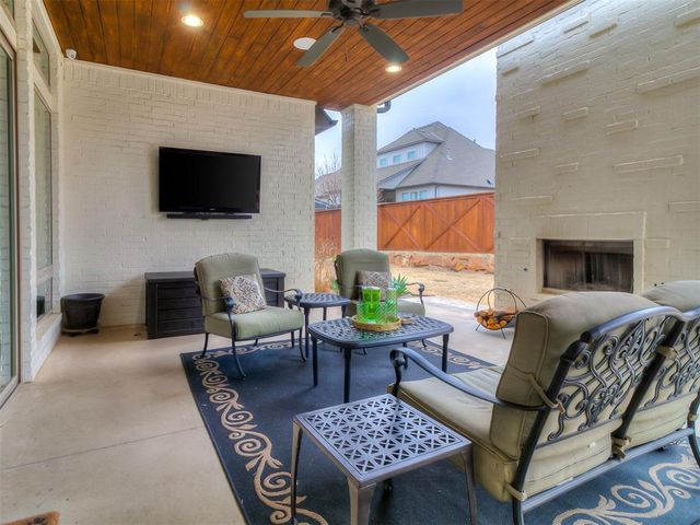 1417 Regency Bridge Circle, Edmond, OK 73034