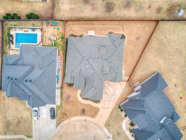 1417 Regency Bridge Circle, Edmond, OK 73034