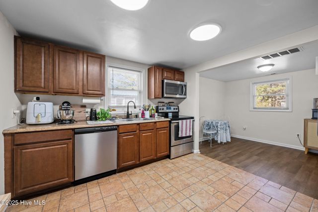 1915 Evans Street, New Bern, NC 28562