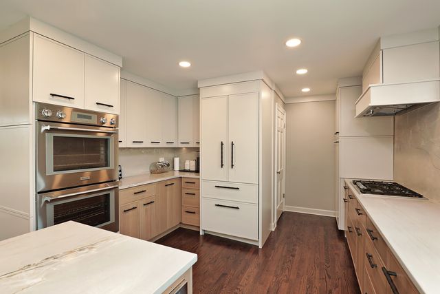 921 Woodbine Lane, Northbrook, IL 60062