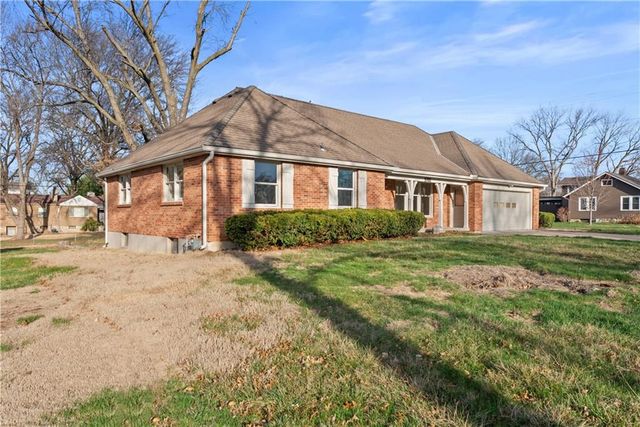5702 Halsey Street, Shawnee, KS 66216