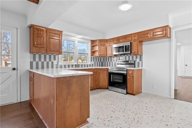 5702 Halsey Street, Shawnee, KS 66216