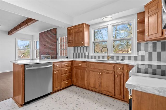 5702 Halsey Street, Shawnee, KS 66216