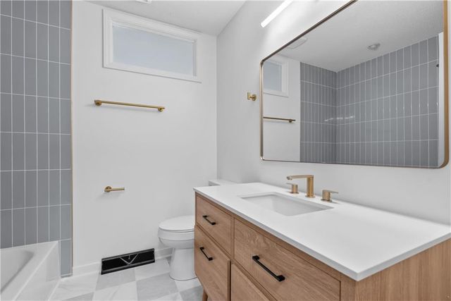 5702 Halsey Street, Shawnee, KS 66216