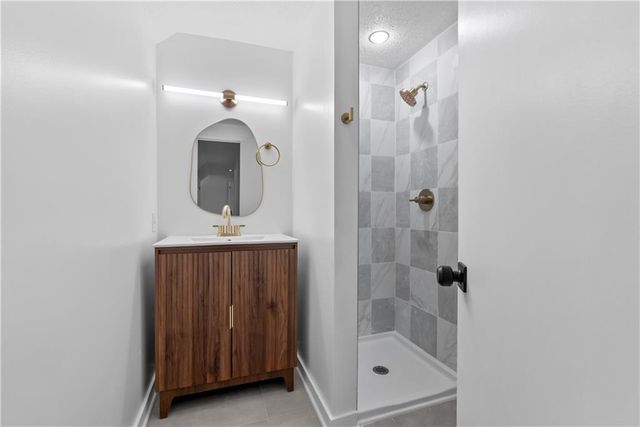 5702 Halsey Street, Shawnee, KS 66216