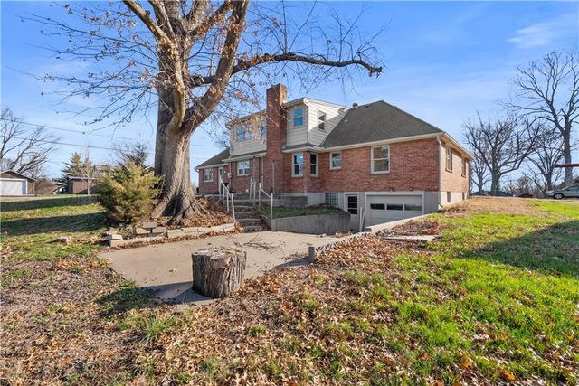 5702 Halsey Street, Shawnee, KS 66216