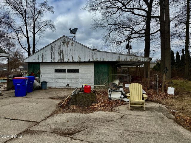 7010 Dunn Drive, Holland, OH 43528