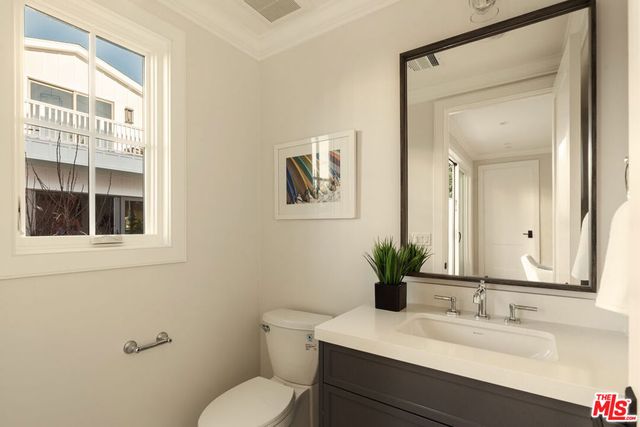 2432 22nd Street, Santa Monica, CA 90405