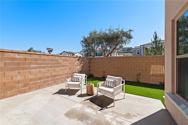 122 Eversedge, Irvine, CA 92618