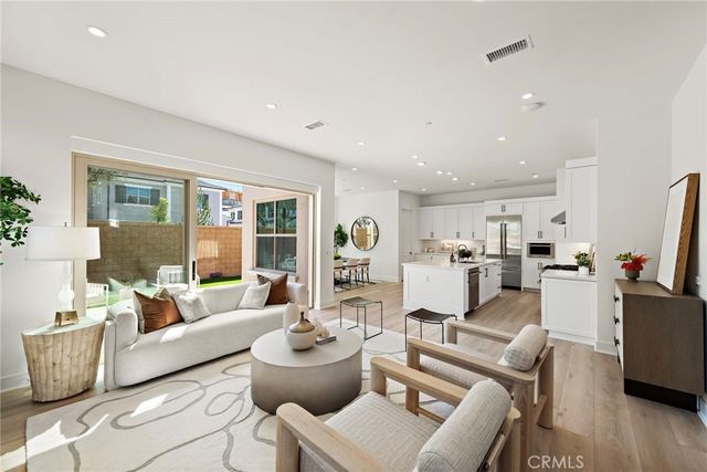 122 Eversedge, Irvine, CA 92618