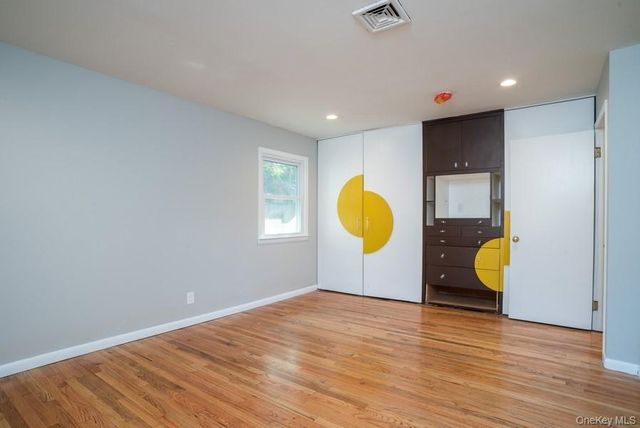 17 Vista Drive, Great Neck, NY 11021