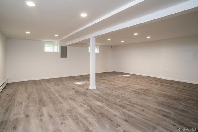 17 Vista Drive, Great Neck, NY 11021