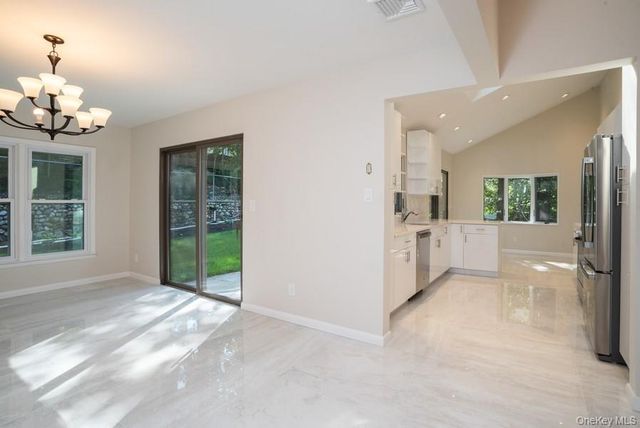 17 Vista Drive, Great Neck, NY 11021