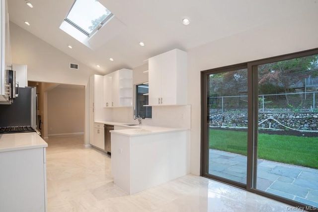 17 Vista Drive, Great Neck, NY 11021