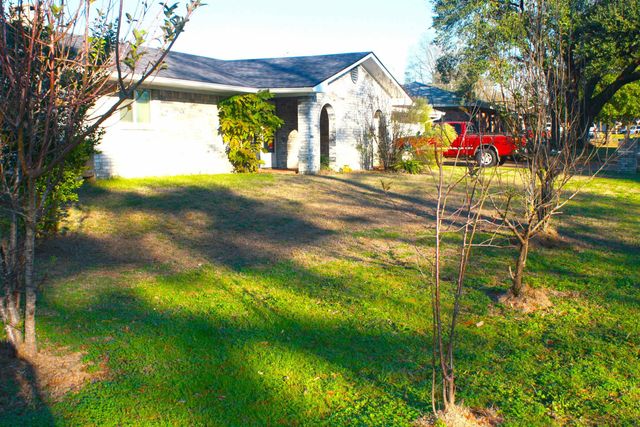 181 Velma Dr., Kilgore, TX 75662