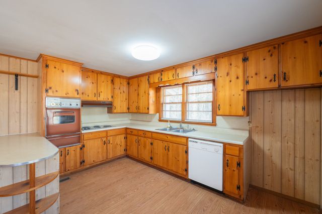 2855 Pine Knob Rd, Lexington, TN 38351