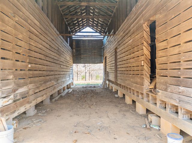 2855 Pine Knob Rd, Lexington, TN 38351