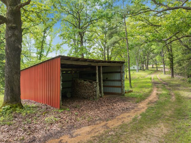 2855 Pine Knob Rd, Lexington, TN 38351
