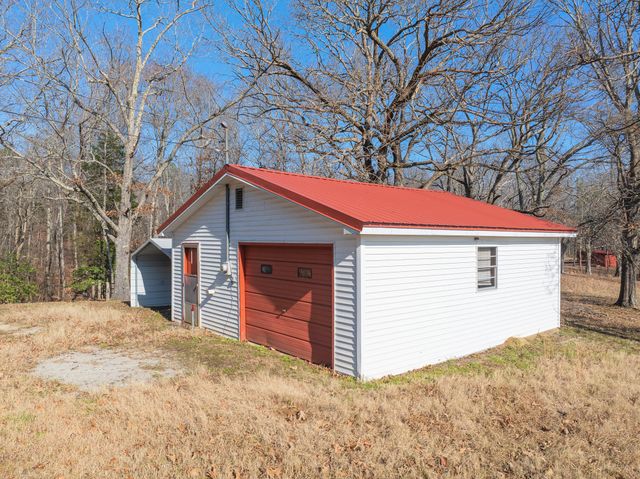 2855 Pine Knob Rd, Lexington, TN 38351
