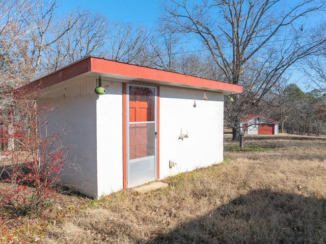2855 Pine Knob Rd, Lexington, TN 38351