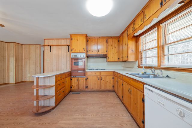 2855 Pine Knob Rd, Lexington, TN 38351