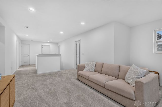 10111 Washington Glen Dr, Dayton, OH 45458